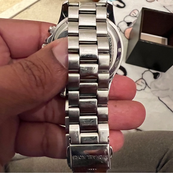 MICHAEL KORS MK5530 Women's 38 mm Layton Silver Tone Crystal Index Watch - Picture 8 of 12